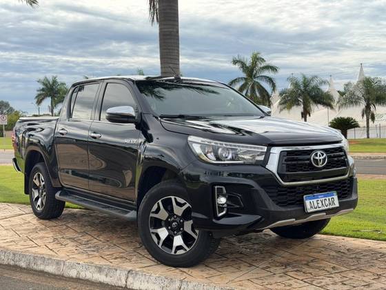 TOYOTA HILUX 2.8 SRX 4X4 CD 16V DIESEL 4P AUTOMÁTICO